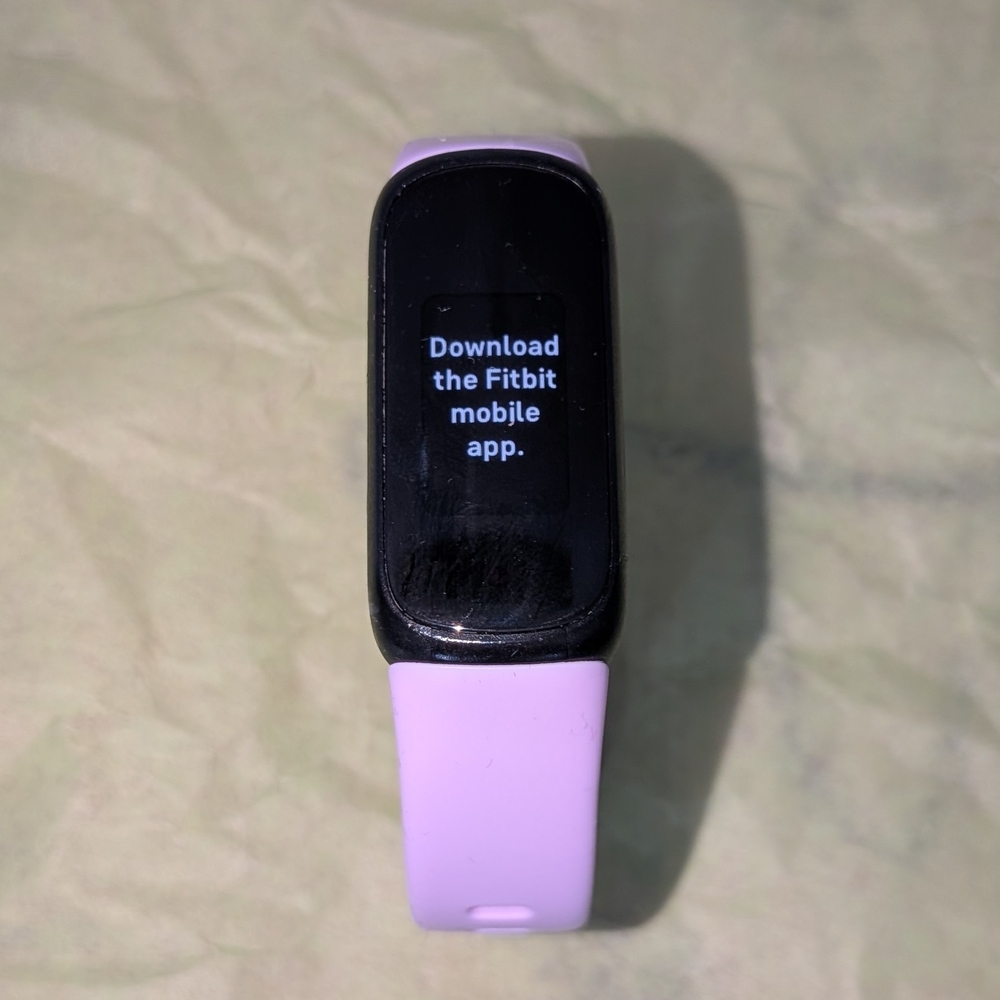 Fitbit Inspire 3 with lilac silicone fitness band and charger - Picture 2 of 3